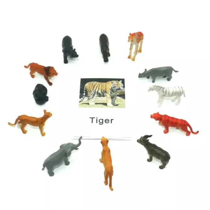 montessori_animals_and_in_9.webp Montessori Animals and Insects Figurines - Montessori Educational Toys