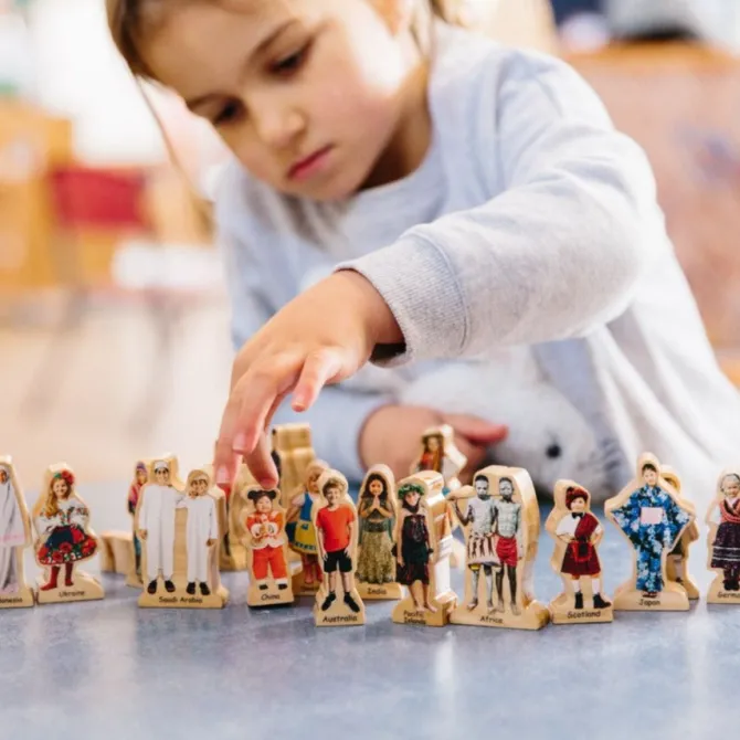 people_around_the_world___0.webp People Around the World - Wooden toys
