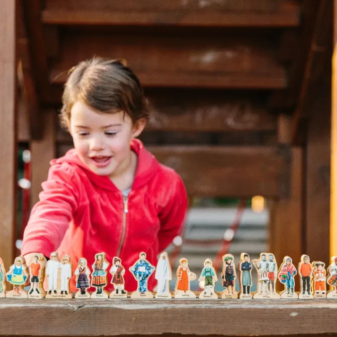 people_around_the_world___1.webp People Around the World - Wooden toys