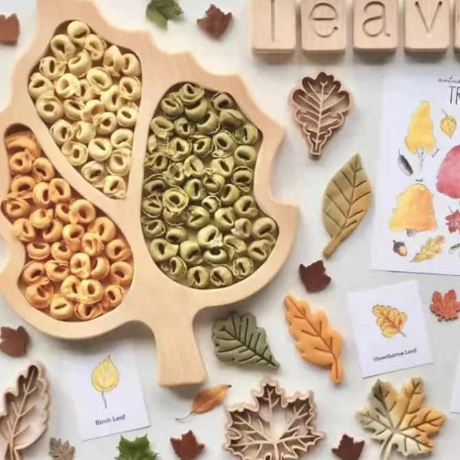 wooden_leaf_sensory_play__0.webp Wooden Leaf Sensory Play Tray - Open and Ended Play