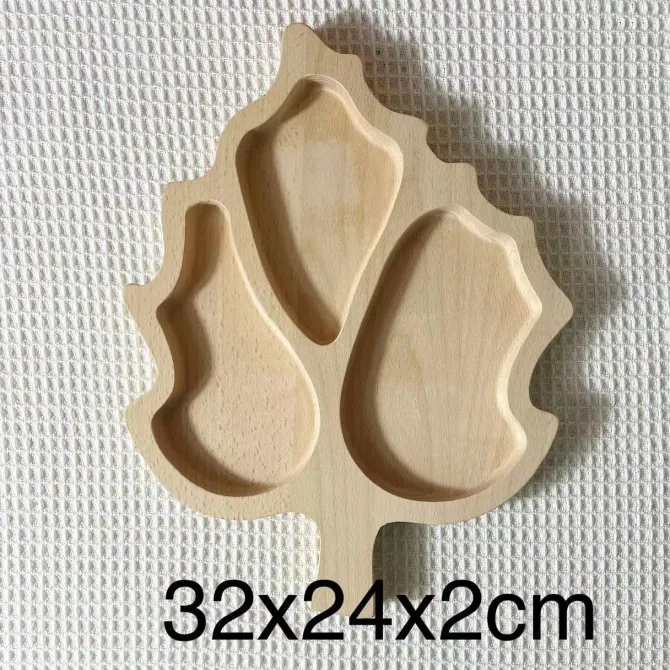 wooden_leaf_sensory_play__1.webp Wooden Leaf Sensory Play Tray - Open and Ended Play